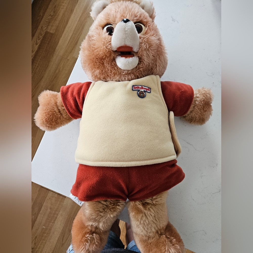 Vintage 1985 teddy ruxpin